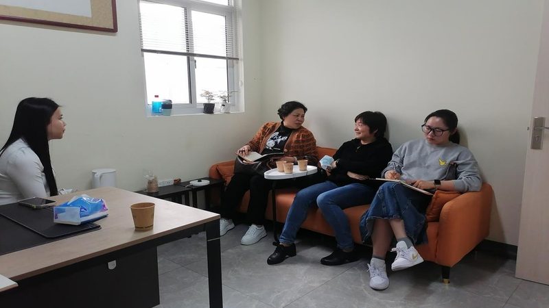 叉车培训费用主要由以下几部分构成：