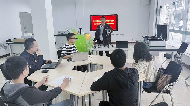 叉车培训实操教学：掌握安全操作，提升职场竞争力