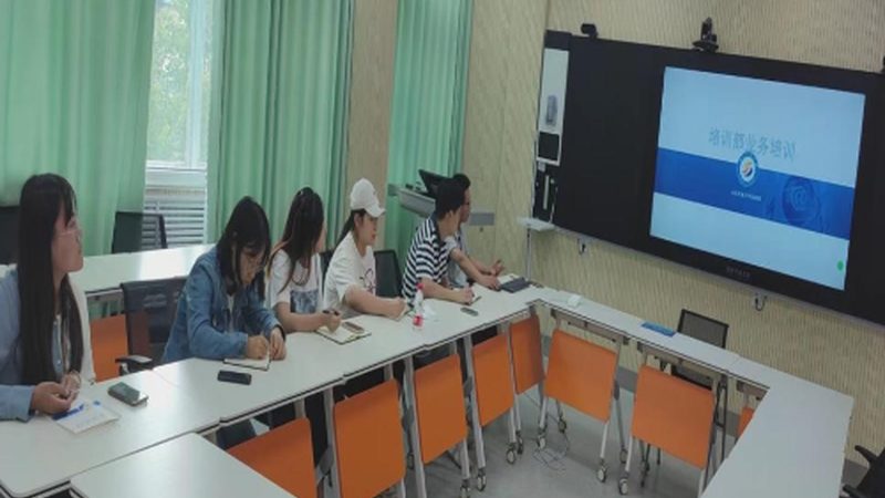 企业如何通过定制化入职内训提升员工胜任力？**